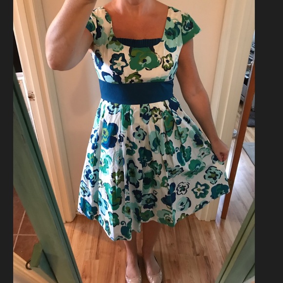Jillian Jones Dresses & Skirts - Jillian Jones Flower Print Dress